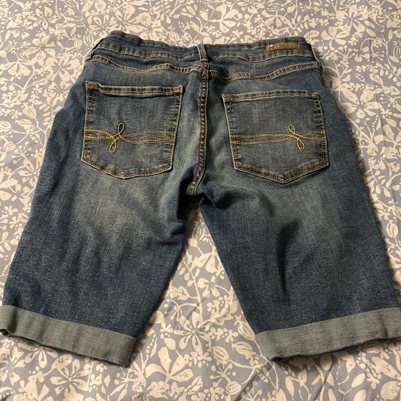 Levi’s denim Bermuda shorts - Picture 2 of 3